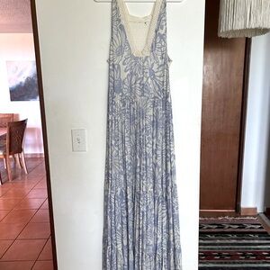 Free People stunning maxi dress blue floral size M